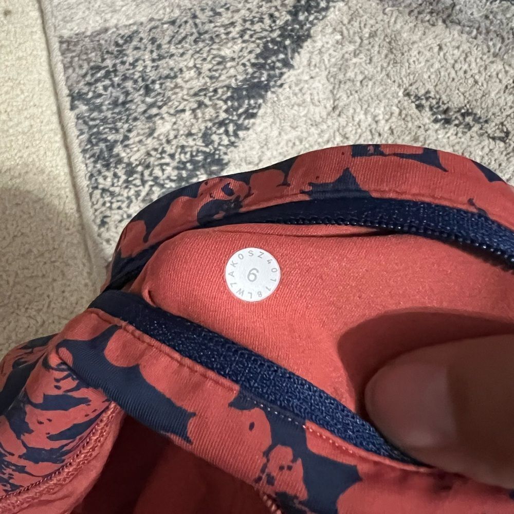 Lululemon‎ Run Times Short II Sz 6 - Picture 12 of 13